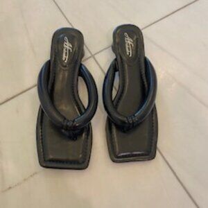 EUC Mulanka stylish sandals sz 9